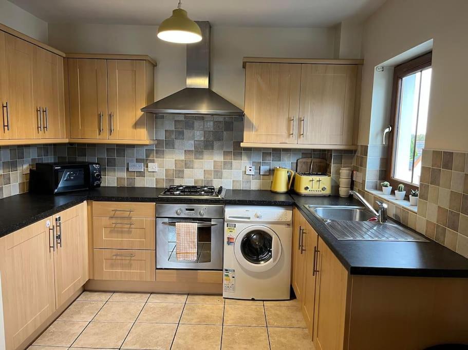 Lovely 2 Bedroom Family Apartment In Newcastle Newcastle  Esterno foto